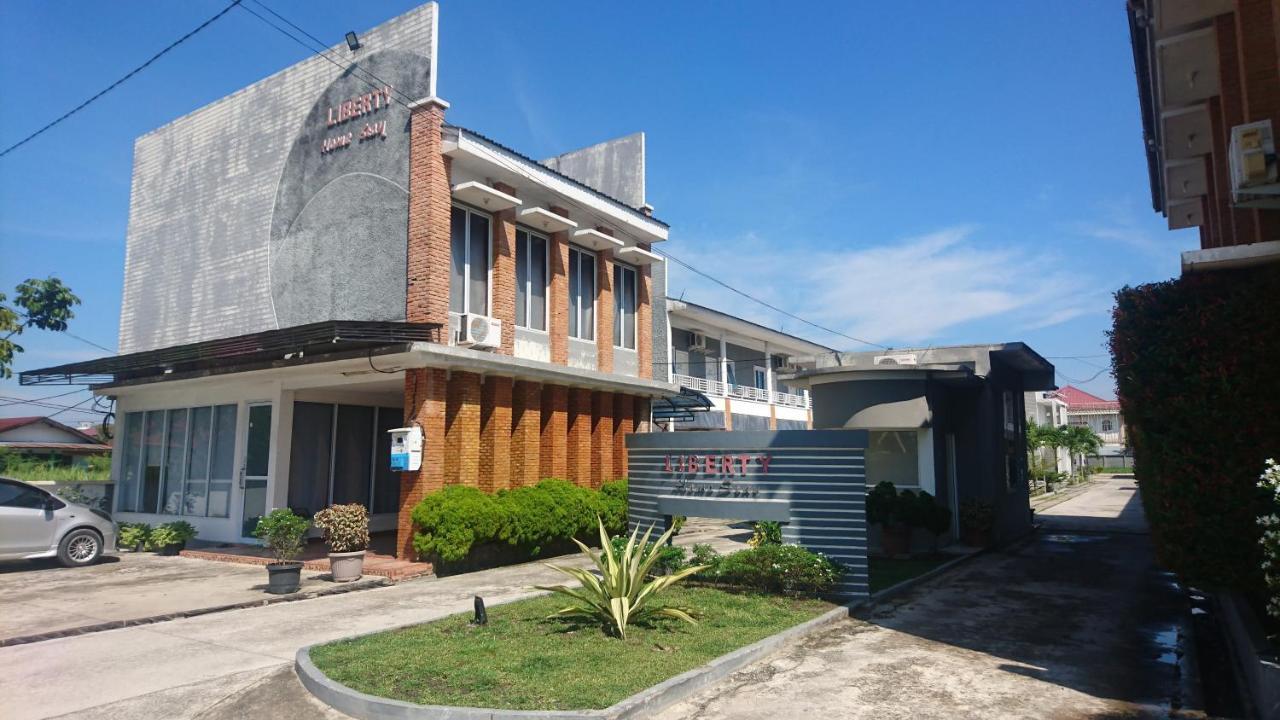 Parit  Liberty Homestay מראה חיצוני תמונה